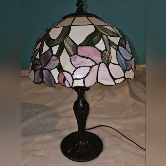 Dale Tiffany Teller Stained Glass Table Accent Lamp with Floral Design - Picture 2 of 7